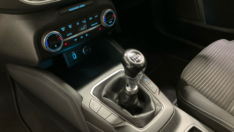 Ford Focus 1.0 EcoBoost 125 Titanium 5dr Petrol Hatchback